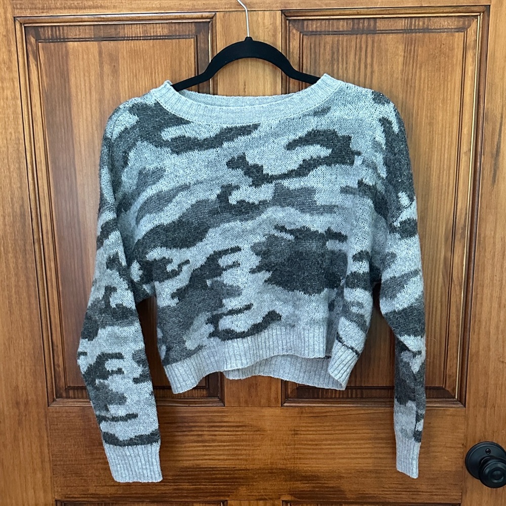 American Eagle Outfitters Gray Camo Sweater